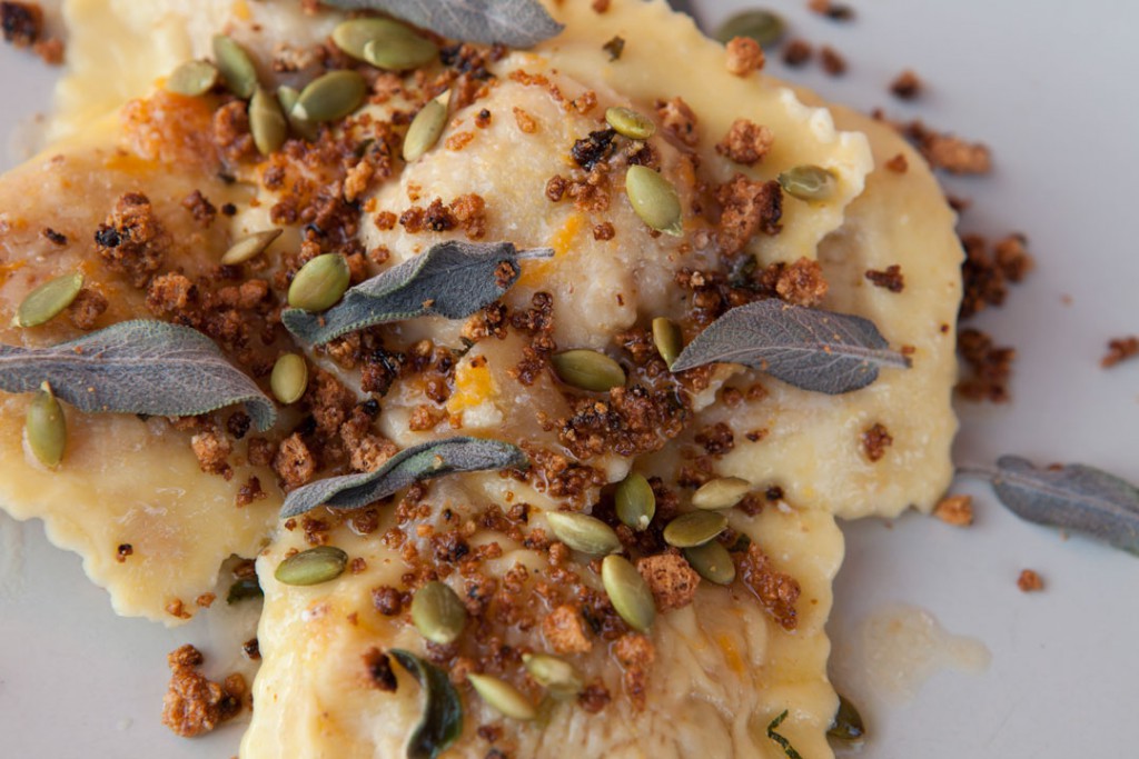 Tortelli di zucca con mostarda mantovana, amaretti e ricotta - La forchetta sull'atlante